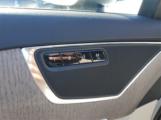 2023 Volvo XC90 B5 Plus