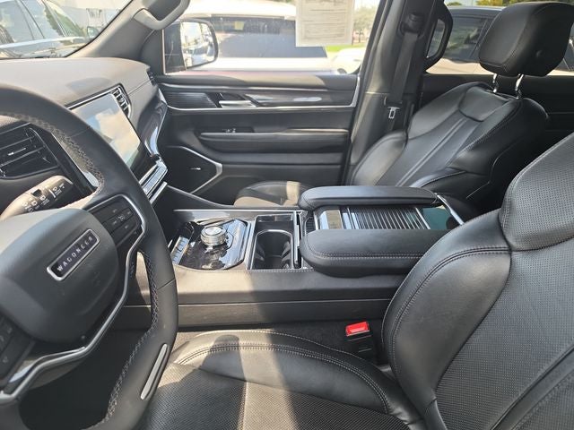 2023 Jeep Wagoneer Base