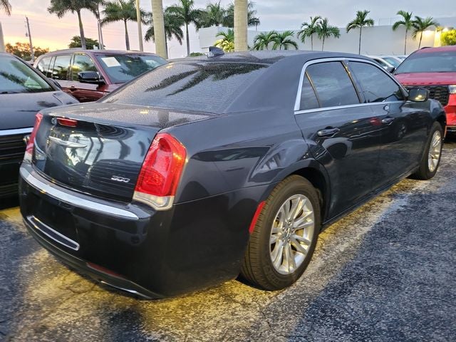 2017 Chrysler 300 Limited