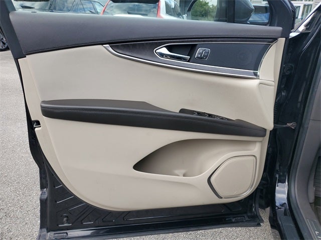 2019 Lincoln Nautilus Select