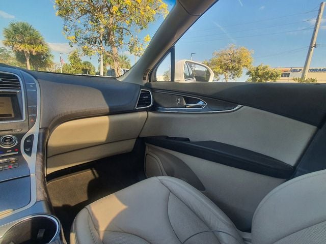 2019 Lincoln Nautilus Select