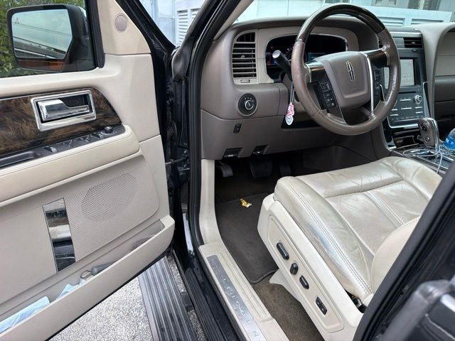 2015 Lincoln Navigator L Base