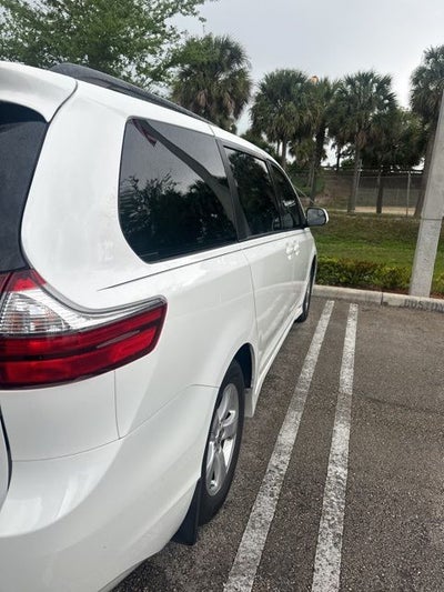 2020 Toyota Sienna LE 7 Passenger