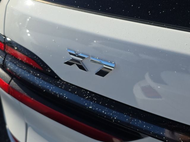 2025 BMW X7 M60i