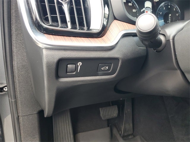 2021 Volvo S60 T5 Momentum