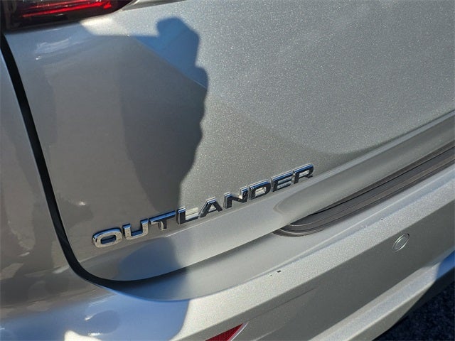 2023 Mitsubishi Outlander PHEV SE