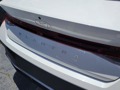 2025 Hyundai Elantra SE