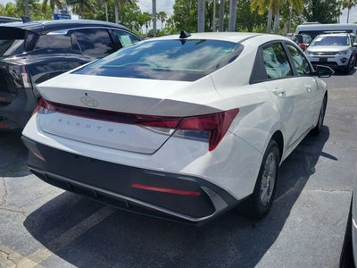 2025 Hyundai Elantra SE