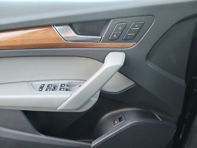 2025 Audi Q5 40 Premium quattro