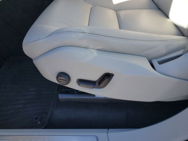 2023 Volvo XC90 B5 Plus