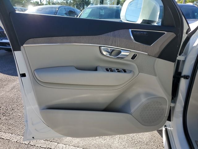 2023 Volvo XC90 B5 Plus